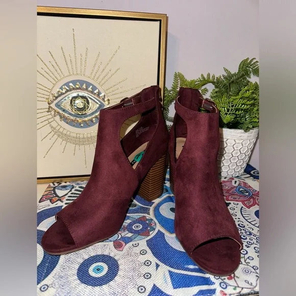 Parker & Sky Merlot/Burgundy Faux Suede Booties - Picture 1 of 8